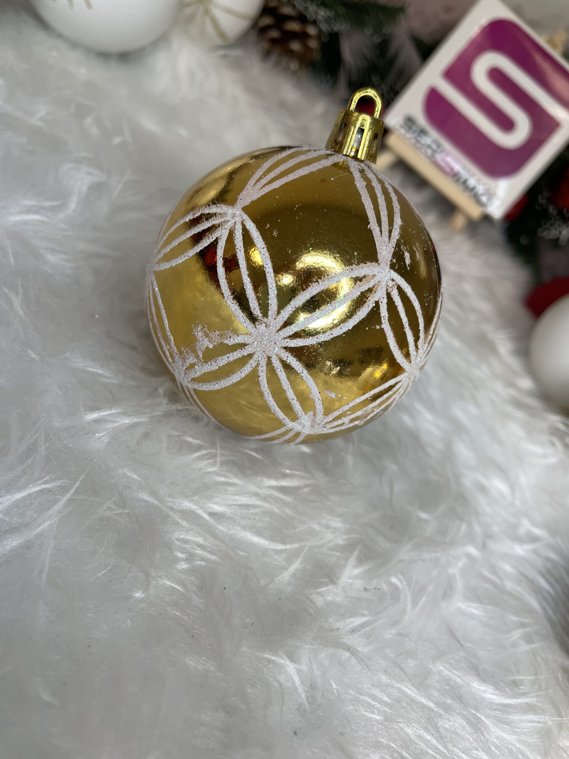 Set globuri de Craciun cu modele de sarbatori, 30 bucati, 5cm, alb auriu [21]