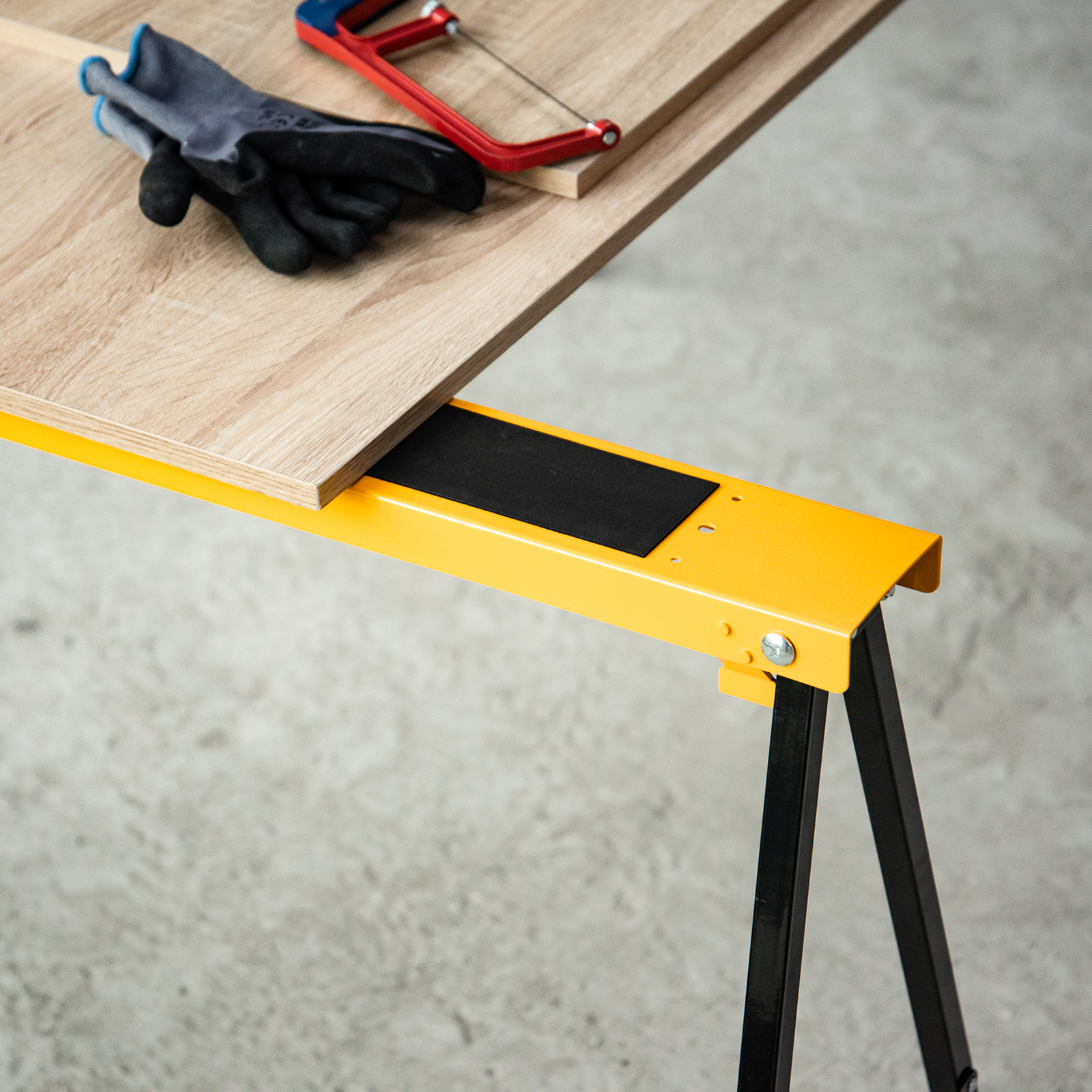  Set de 2 Capre Pliabile din Metal cu Suprafata Antiderapanta din EVA pentru Lucrari de Taiere, Capra pentru Lemn, Capacitate Maxima 125 kg, Portocaliu Negru [6]