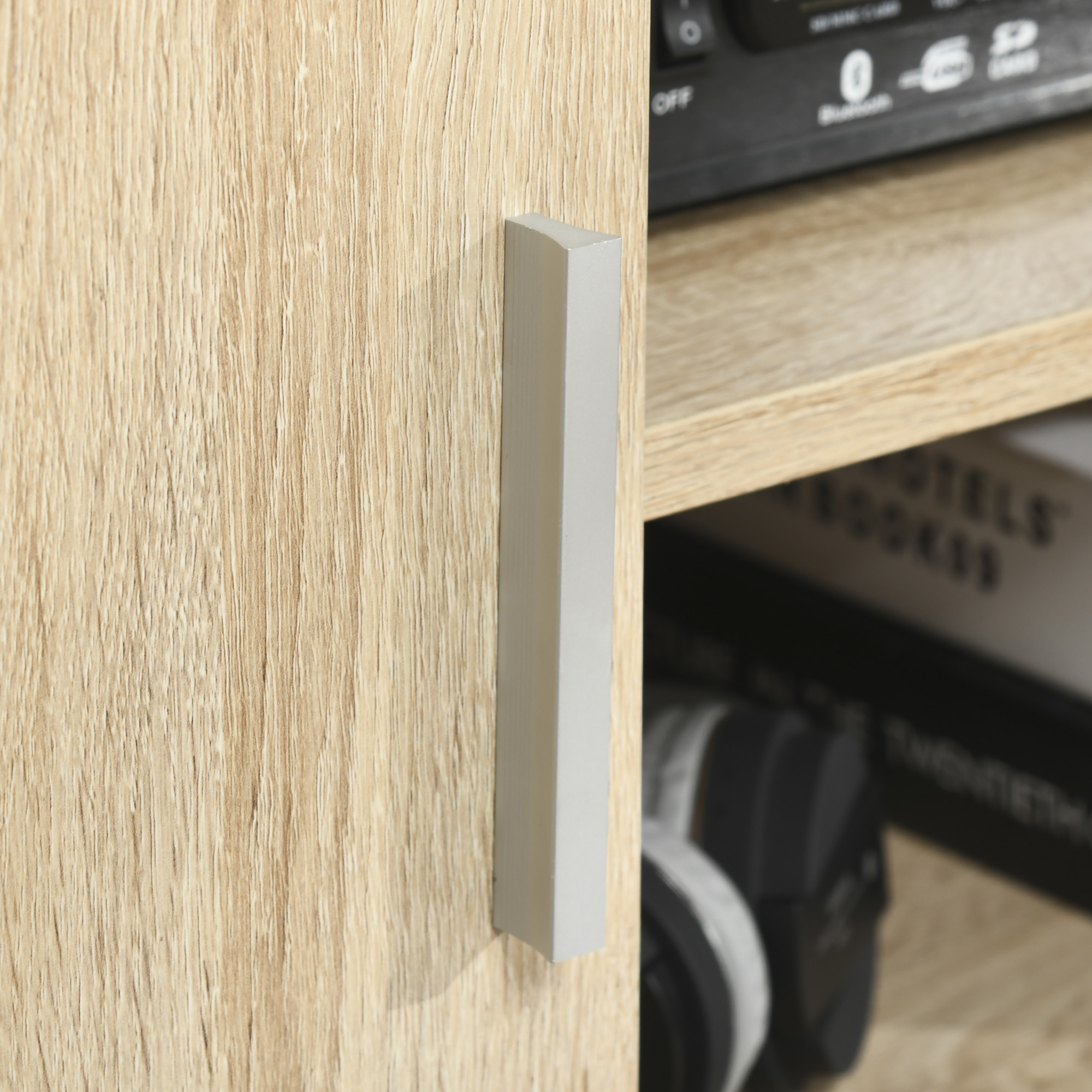  Mobilier TV Modern cu 2 Rafturi, Gauri cablu si 2 Dulapioare in PAL 105x40x55cm Stejar [7]