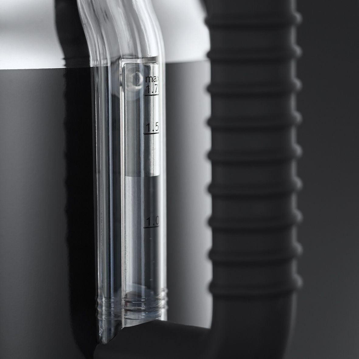 Fierbator Russell Hobbs Retro Classic, 1.7L, 2400W, design retro, filtru calcar, indicator nivel apa, negru [2]