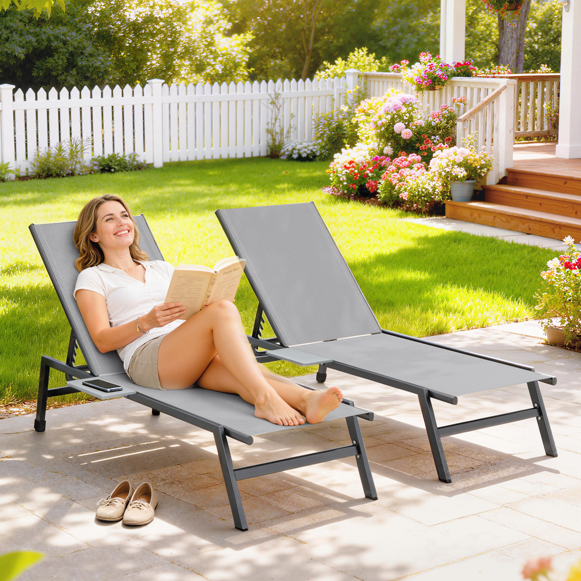  Set 2 sezlonguri Reglabile in 5 Pozitii cu Masuta Laterala si 2 Roti, din Metal si Poliester, Gri [1]