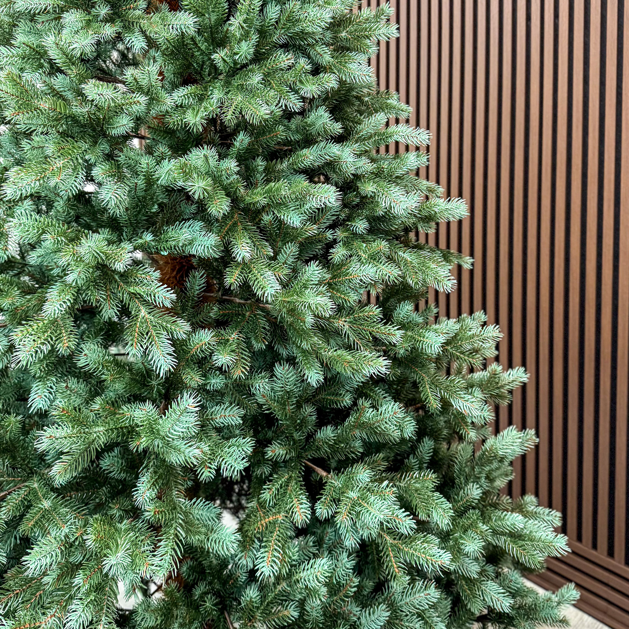 Brad artificial Sersimo, Scandinavia, verde cu varfuri argintii, integral 3D, 210 cm [3]