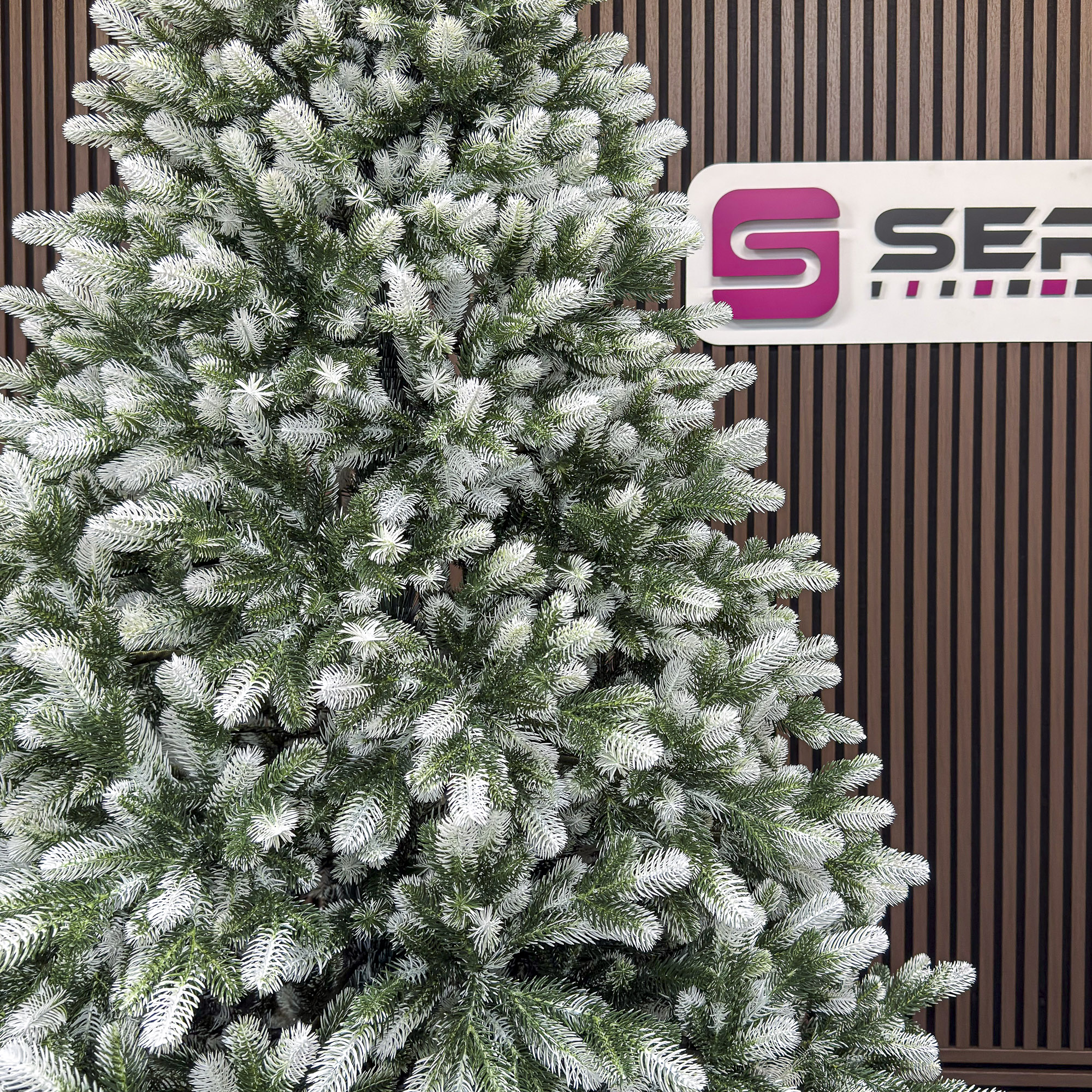 Brad artificial Christmas Deluxe by Sersimo, Polar Winter Select, integral 3D, 230 cm [3]