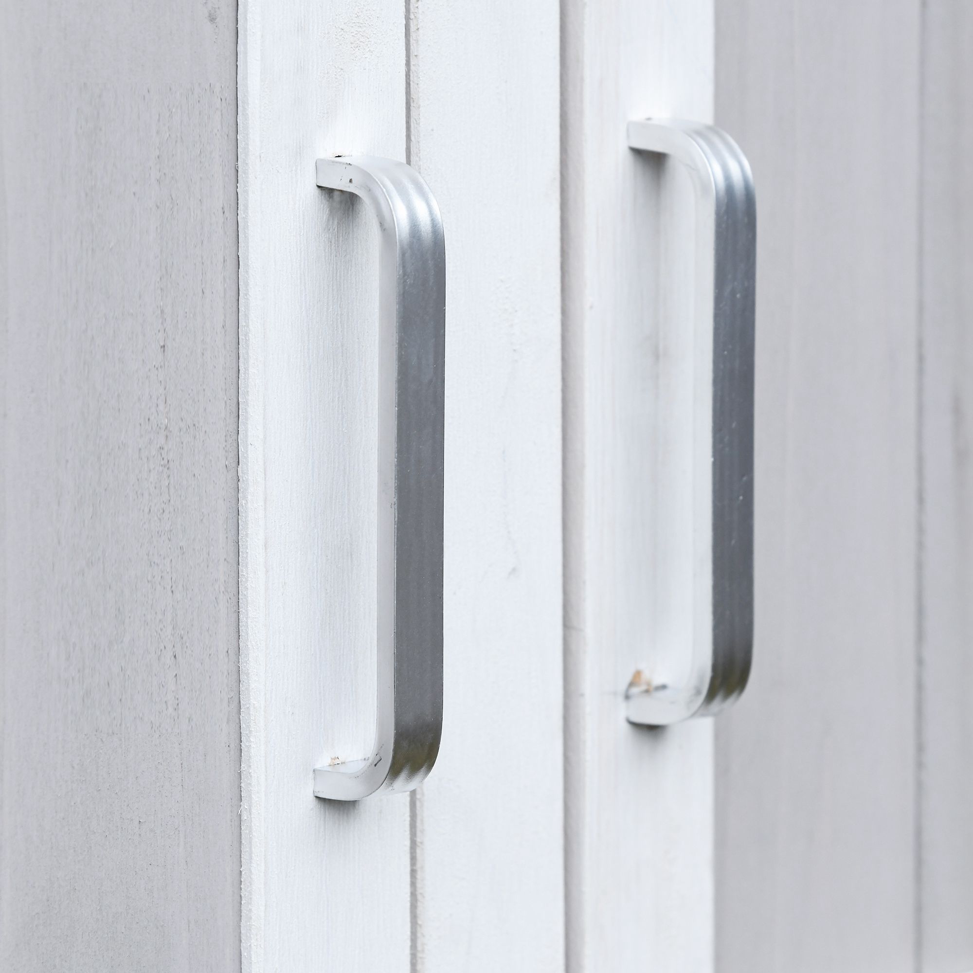  Magazie din Lemn de Brad pentru Unelte cu 3 Niveluri, cu Acoperis din Bitum si Carlige, 77x58x175 cm, Gri [7]