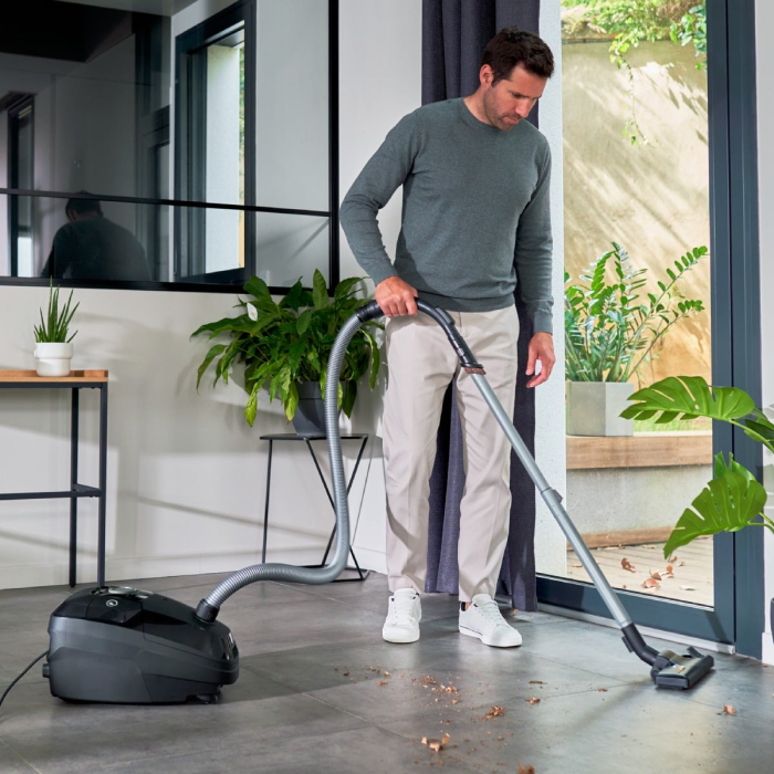 Aspirator cu sac Rowenta Green Force Max Silence RO6136EA, 750 W, 70% plastic reciclat, 3 niveluri de filtrare, sac Hygiene+, Negru/argintiu  [12]
