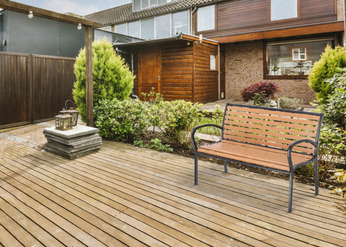 Banca de gradina cu cadru metalic, sezut si spatar rezistent din PVC imitatie lemn, 125x60x80 cm, maro [6]