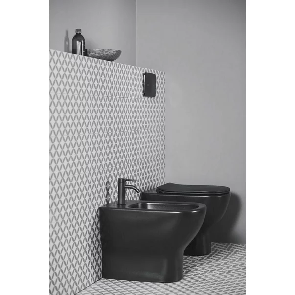 Bideu pe pardoseala negru mat Ideal Standard Tesi back-to-wall [3]