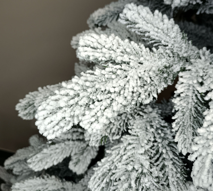 Brad artificial Christmas Deluxe, Kovalivska nins, 3D, 230cm [2]