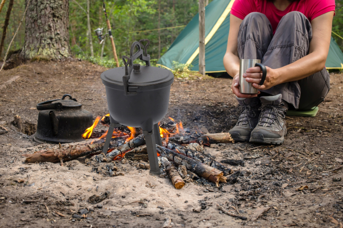 Ceaun vanatoresc din fonta, cu capac si picioare pentru gatit in aer liber, 5L, 25x42 cm, negru [8]