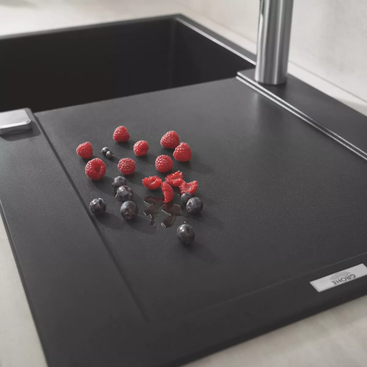 Chiuveta Quartz composite Grohe K500 31644AP0, 860 x 500 mm, montare pe blat, evacuare, negru [4]