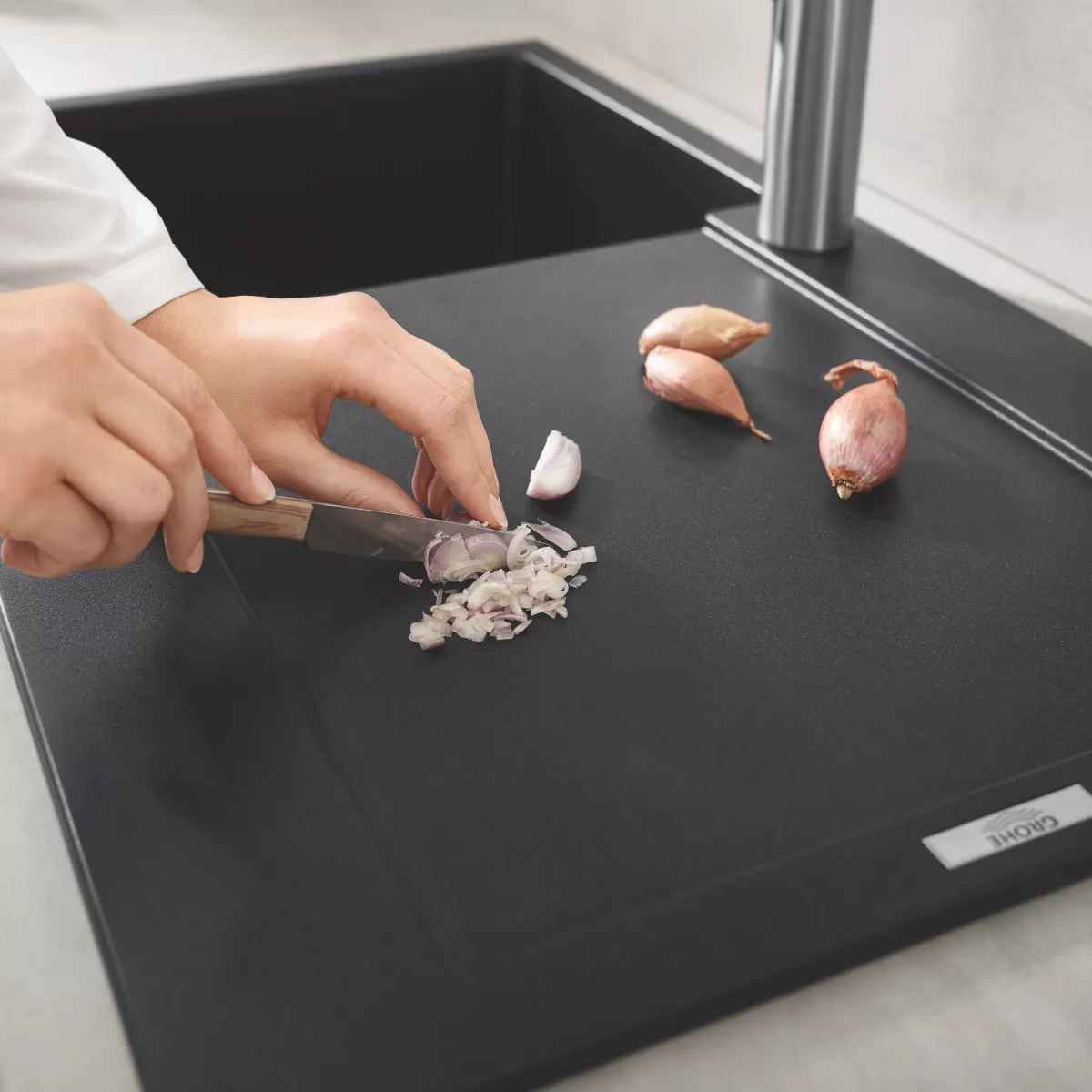 Chiuveta Quartz composite Grohe K500 31644AP0, 860 x 500 mm, montare pe blat, evacuare, negru [5]