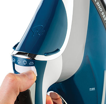 Fier de calcat fara fir Russell Hobbs One Temperature, talpa ceramica, o singura temperatura, baza incarcare, alb [3]