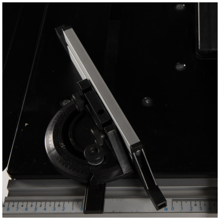 Fierastrau circular cu masa pentru lemn 1800W [7]