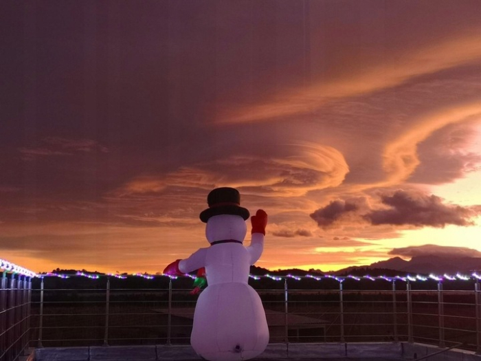 Figurina Craciun Om de Zapada, gonflabila, cu iluminare LED, umflare automata, 240cm [19]