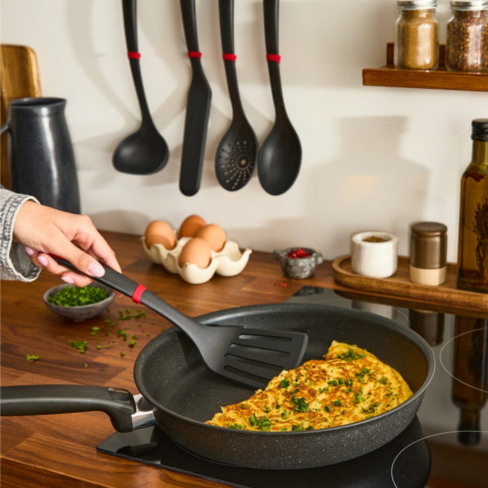 Lingura pentru strecurat Tefal Ingenio K1980634, rezistenta la temperaturi inalte, compatibilitate cu masina de spalat vase, plastic, negru & rosu [6]