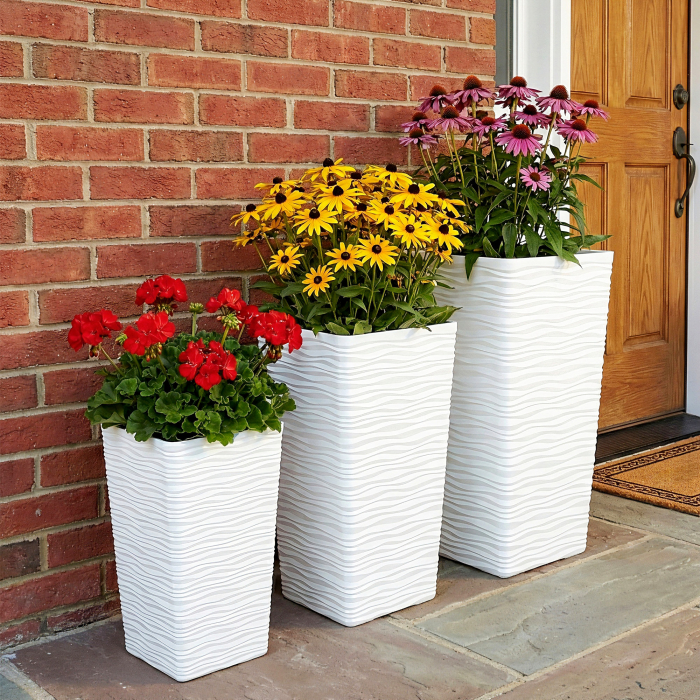  Set 3 Ghivece de Exterior Suprapozabile cu Model Ondulat din Plastic, 42/55/65 cm, Alb [9]