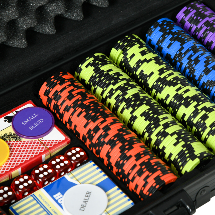  Set Poker Complet cu 500 Jetoane, 5 Zaruri, 2 Pachete de Carti, 3 Butoane [8]