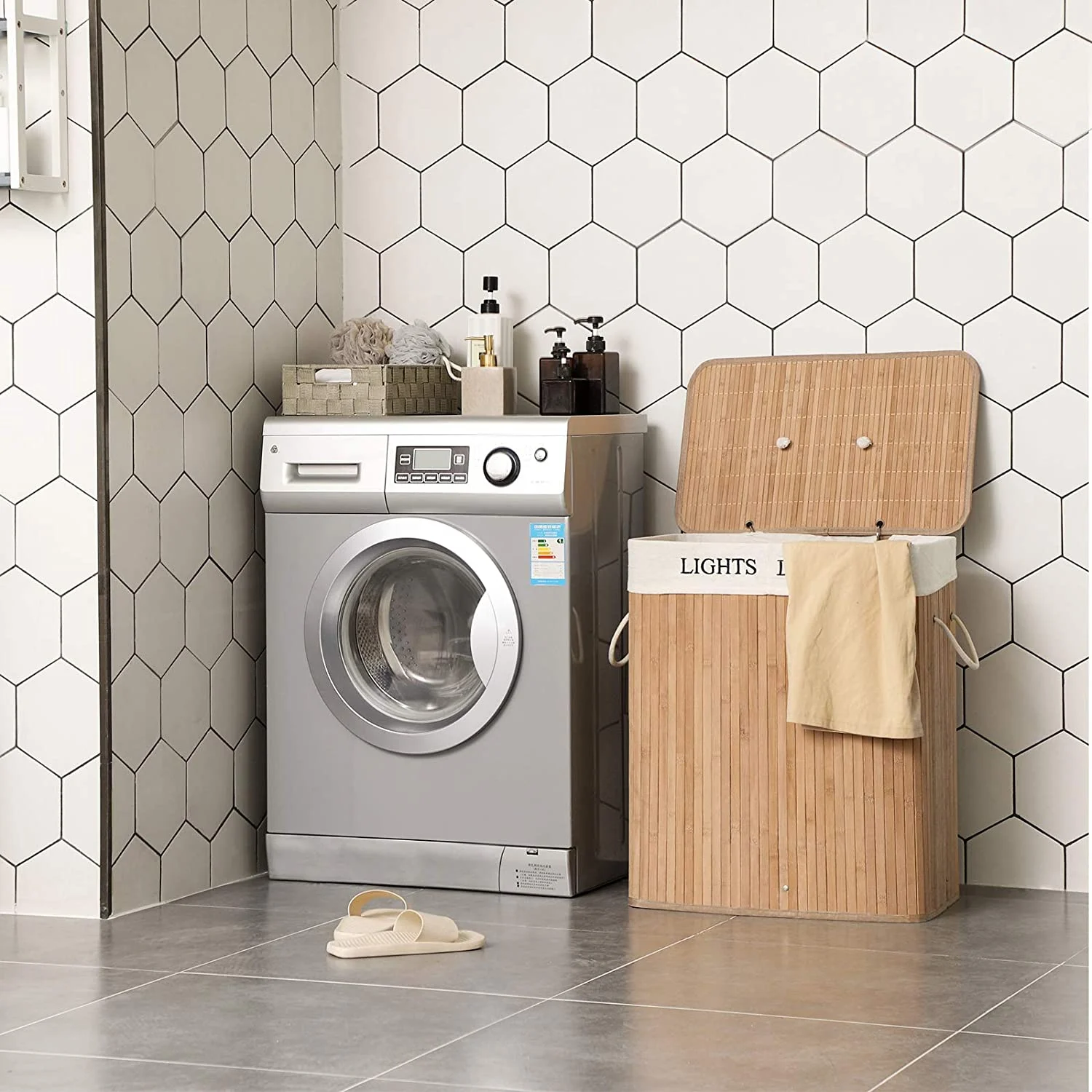 SONGMICS Cos de rufe din bambus cu capac, 2 compartimente, sac detasabil, volum 100L, 52x32x62cm, maro [10]