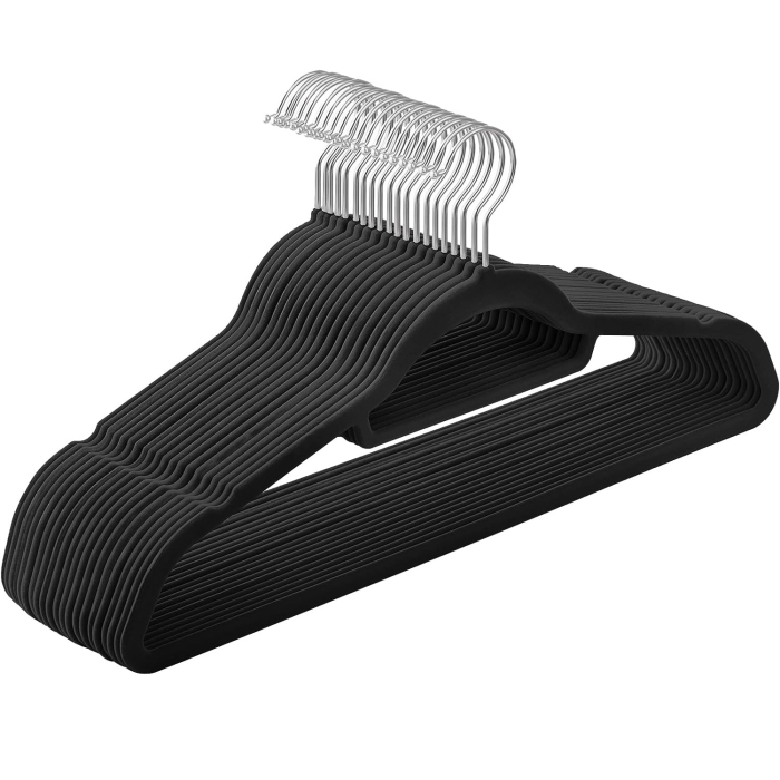 SONGMICS Set de 20 de umerase pentru haine, anti-alunecare cu catifea, bara de cravata si carlig pivotant, 43,5 cm, negru [1]