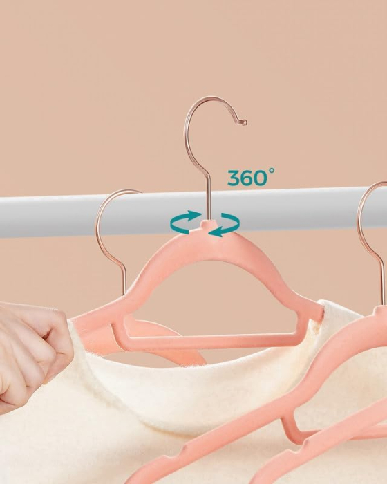 SONGMICS Set de 30 de umerase pentru haine, anti-alunecare cu catifea, bara de cravata si carlig pivotant, 43,5 cm, roz [7]