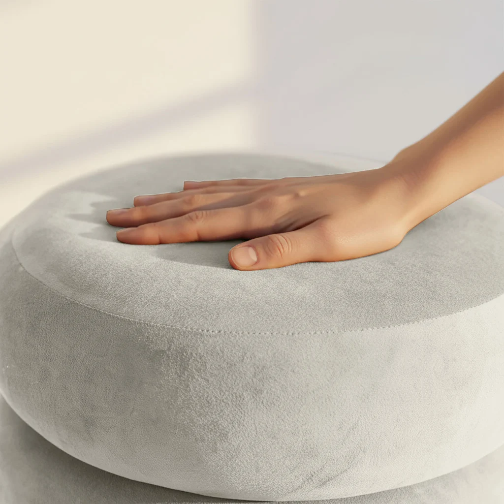 Taburet tapitat Snuggo cu spatiu de depozitare, velur, diametru 42 cm, inaltime 45 cm, crem [8]