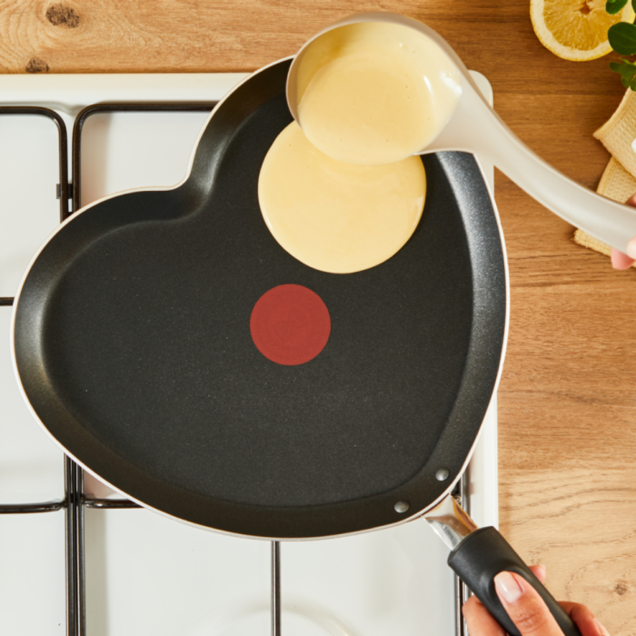 Tigaie de clatite in forma de inima Tefal Pancake Day B0141002, 25 cm, invelis antiaderent, indicator Thermo-Signal, baza Diffusion, rosu & neg [4]
