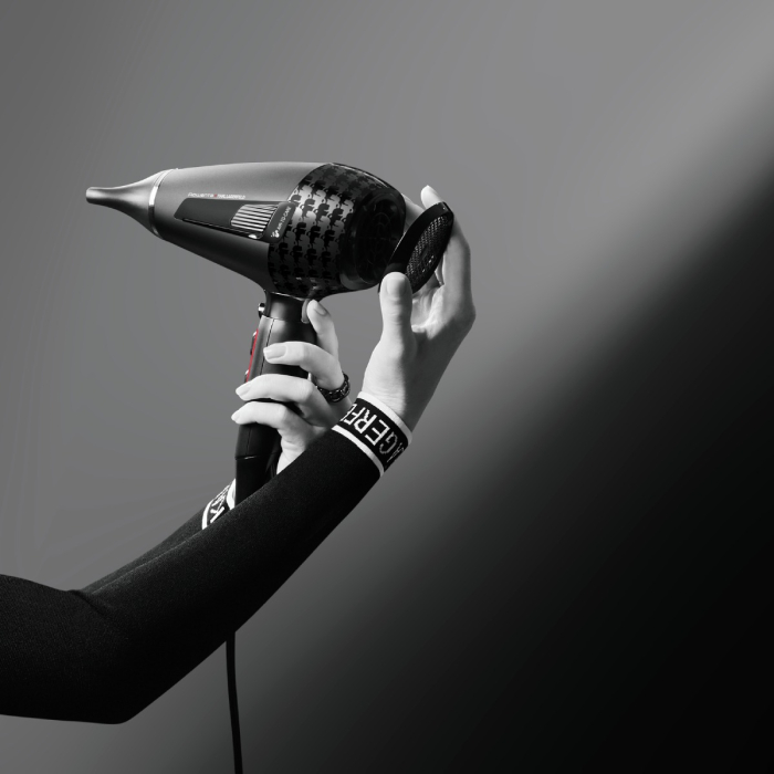 Uscator de par Rowenta x Karl Lagerfeld Pro Stylist CV888LF0, 2200W, Tehnologia Rowenta Air-to-Care, invelis Keratin&Glow, 3 accesorii, jet de aer rece, cablu 1.8m, negru&gri [3]