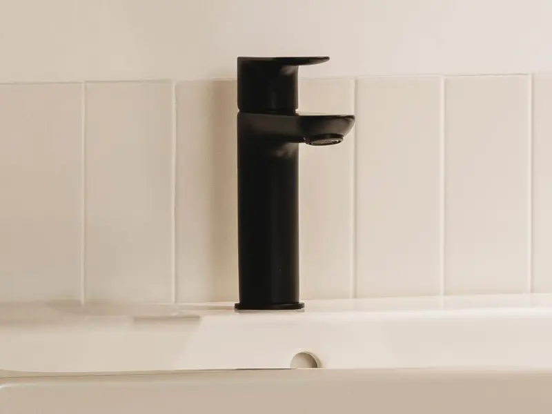 Baterie lavoar Roca A5A326ENB0, 28 mm, 5 l/min, 0.5 bar, 35 mm, 161 mm, 151 mm, 365 mm, 1 orificii instalare, Negru [1]