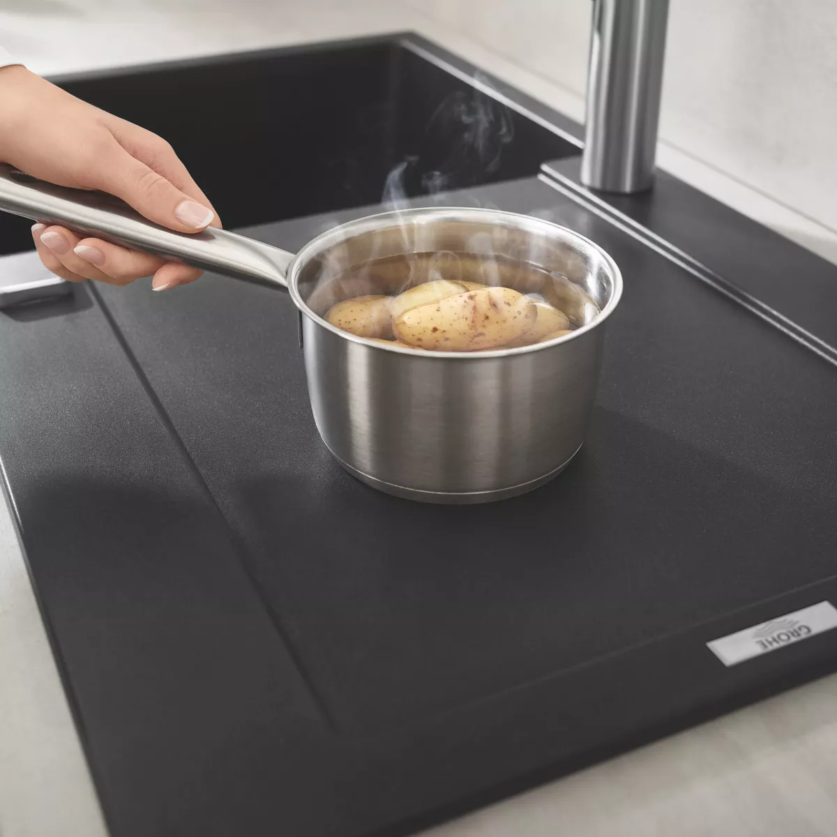 Chiuveta Quartz composite Grohe K500 31644AP0, 860 x 500 mm, montare pe blat, evacuare, negru [6]