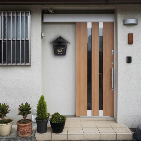 Cutie postala eleganta din metal negru, design clasic cu emblema aurie, rezistenta la intemperii, 38x38x10cm [8]