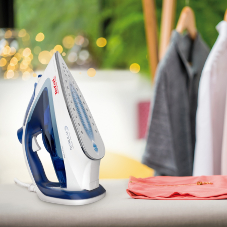 Fier de calcat cu abur Tefal EASYGLISS PLUS FV5715E0, 2400 W, jet de abur 190 g/minut, abur variabil 45 g/min, Tehnologia Durilium AirGlide, alb  /bl [3]