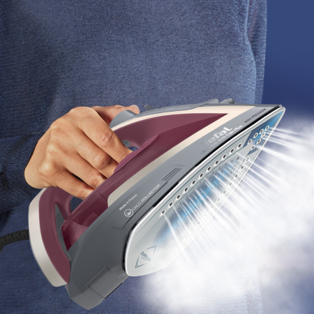 Fier de calcat cu abur UltraGliss Plus FV6840E0, 2800 W, jet de abur 260 g/min, talpa Durilium Airglide, colector anti-calcar, rezervor 0.27 L, vis [1]