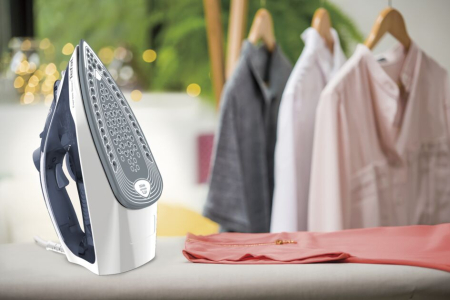 Fier de calcat Tefal Express Steam FV2837E0, 2400W, jet de abur 165 g/min, abur variabil 0-35 g/min, 270 ml, talpa Cerilium, alb/ albastru deschis [1]