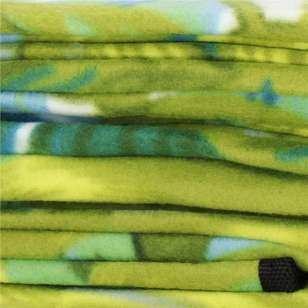 Patura pentru picnic sau plaja, cu folie izolatoare si maner, 150x200cm, model frunze, verde [5]