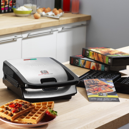 Sandwich maker multifuncţional Snack Collection SW852D12, 700 W, 2 seturi de placi, sandwich si vafe, negru /argintiu [7]