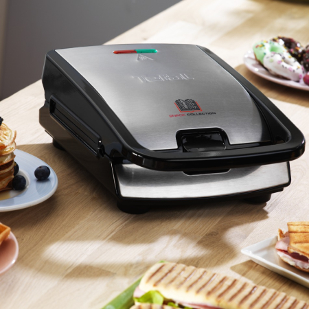 Sandwich maker multifuncţional Snack Collection SW852D12, 700 W, 2 seturi de placi, sandwich si vafe, negru /argintiu [9]