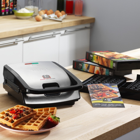 Sandwich maker multifuncţional Snack Collection SW852D12, 700 W, 2 seturi de placi, sandwich si vafe, negru /argintiu [11]