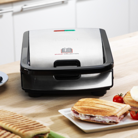 Sandwich maker multifuncţional Snack Collection SW852D12, 700 W, 2 seturi de placi, sandwich si vafe, negru /argintiu [6]