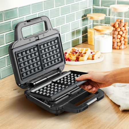 Sandwich maker multifunctional Tefal UltraCompact 3 in 1 SW383D10, 700W, 3 placi detasabile pentru sandwich-uri, panini si gofre, negru & arginti [16]