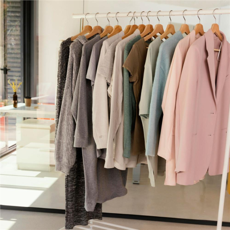 Set de 30 umerase din lemn cu carlig cromat rotativ, forma ergonomica, 43x21 cm, maro natur [16]