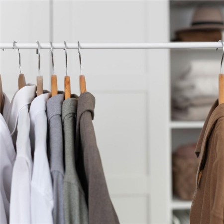 Set de 30 umerase din lemn cu carlig cromat rotativ, forma ergonomica, 43x21 cm, maro natur [15]