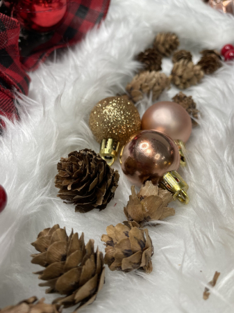 Set globuri si decoratiuni de Craciun, 101 piese, diverse dimensiuni, roz auriu [27]