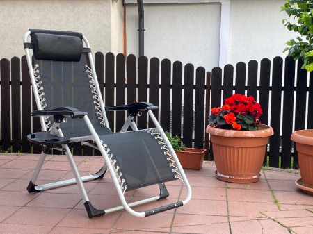 Sezlong pliabil gravitate zero, 175x65 cm, cu masuta si buzunar organizator, 120 kg, negru [1]