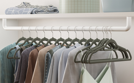 SONGMICS Set de 20 de umerase pentru haine, anti-alunecare cu catifea, bara de cravata si carlig pivotant, 43,5 cm, gri [1]