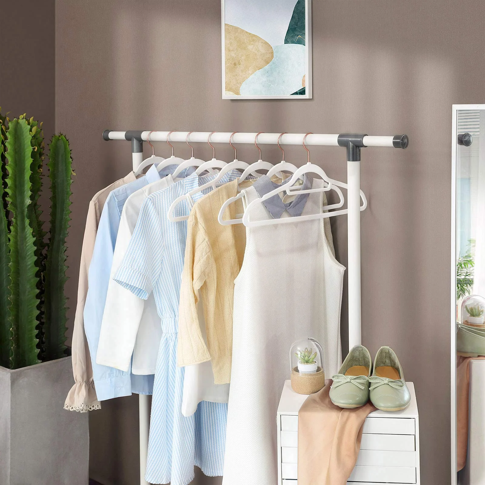 Set de 50 de umerase pentru haine, anti-alunecare cu catifea, bara de cravata si carlig pivotant, 43,5 cm, alb [7]