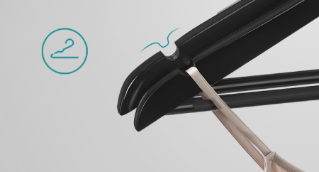 SONGMICS Umerase haine 45x23 cm, set 20 buc, lemn masiv cu bara pentru pantaloni si carlig rotativ, negru [5]