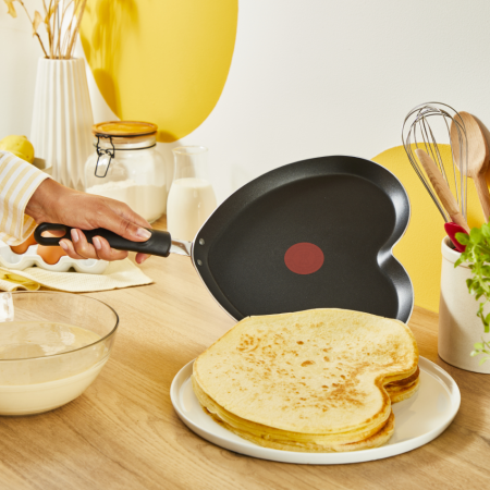 Tigaie de clatite in forma de inima Tefal Pancake Day B0141002, 25 cm, invelis antiaderent, indicator Thermo-Signal, baza Diffusion, rosu & neg [4]