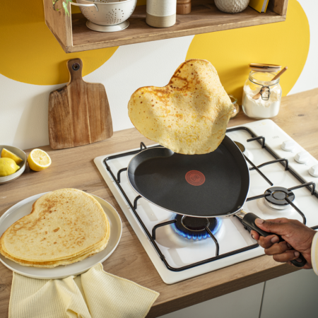 Tigaie de clatite in forma de inima Tefal Pancake Day B0141002, 25 cm, invelis antiaderent, indicator Thermo-Signal, baza Diffusion, rosu & neg [8]