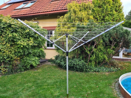 Uscator haine rotativ 50 m fir, 4 brate aluminiu, inaltime reglabila 180-200 cm, pliabil, suport fixare sol inclus [1]