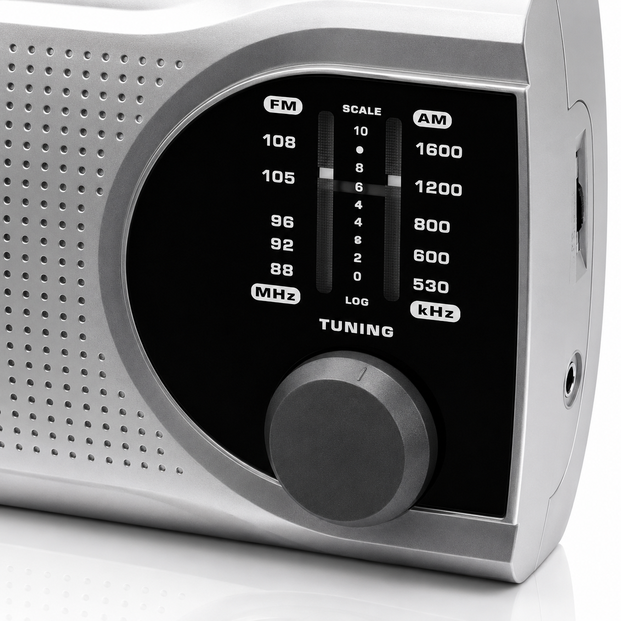 Radio portabil HAEGER SURROUND, Tuner AM/FM cu antena telescopica, Alimentare retea sau baterii, Mufa pentru casti, Maner de transport cu indicator LED, Argintiu [1]